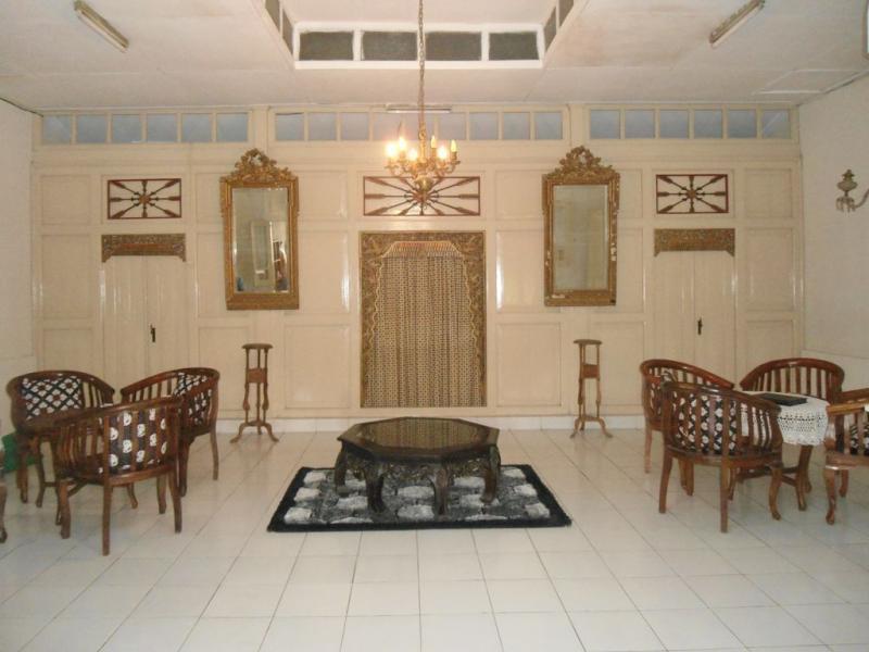 Reddoorz Syariah Near Wijilan 2*