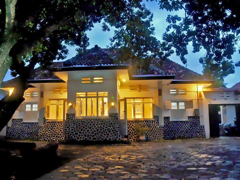 Reddoorz Syariah Near Wijilan Guest house