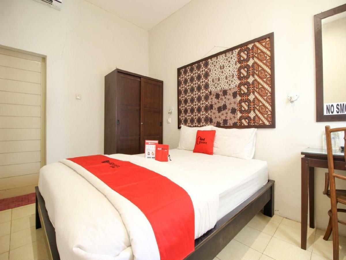 Reddoorz Syariah Near Wijilan 2*