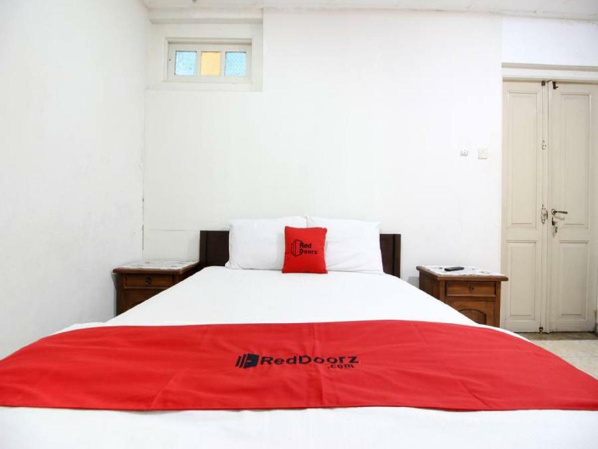 Reddoorz Syariah Near Wijilan Guest house 2*